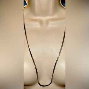 EUC Women's Vintage Silver Tone Necklace. 14.5"